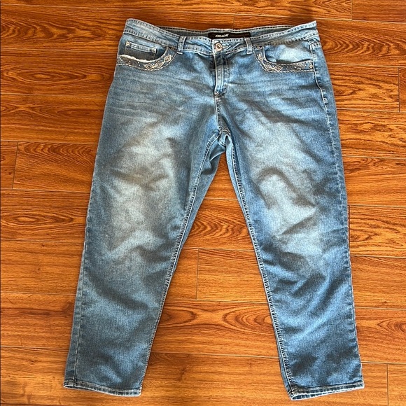 Jordache Women’s Blue Jean Capris - Picture 1 of 7